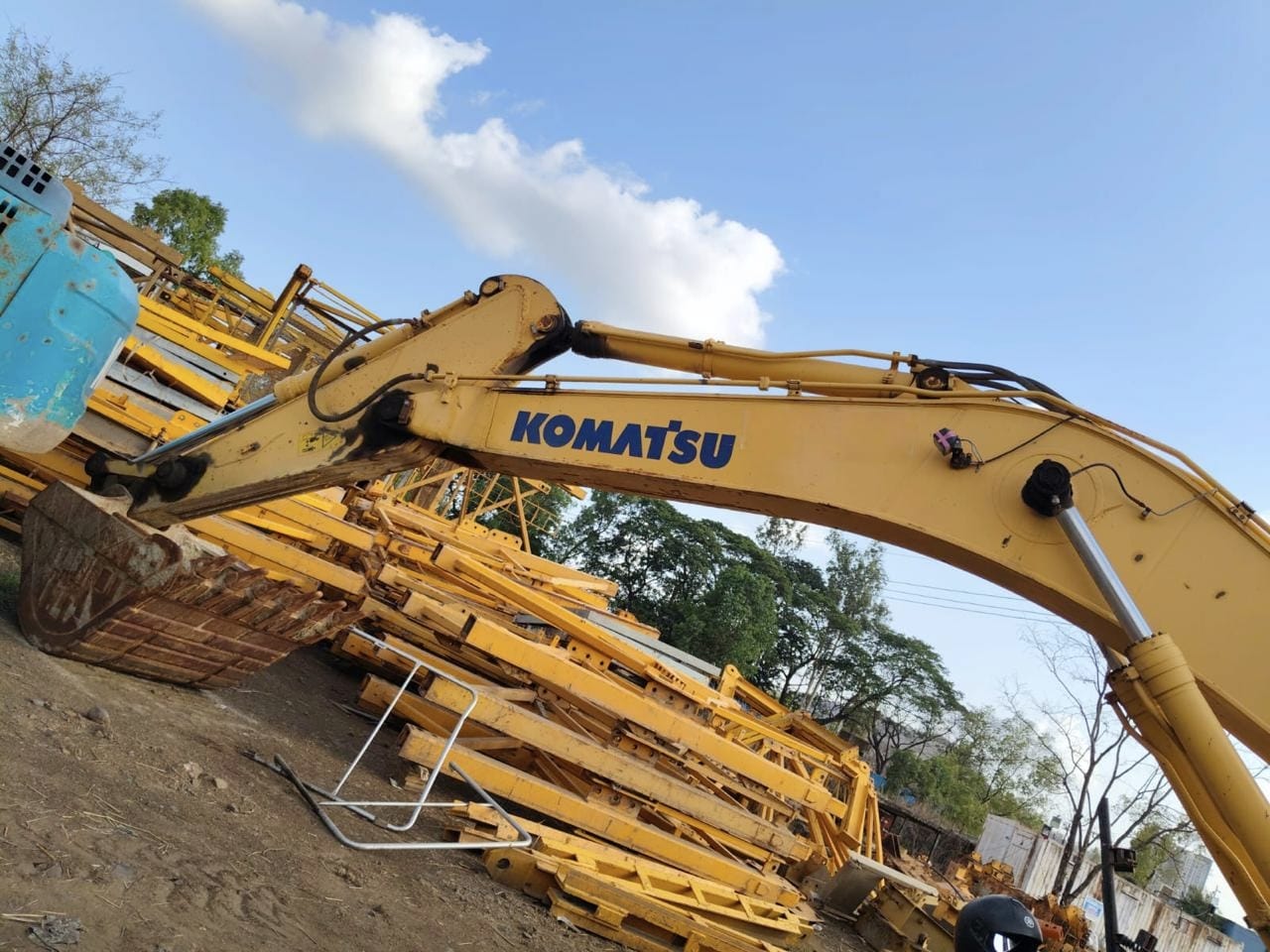 KOMATSU PC300 Excavator photo 3